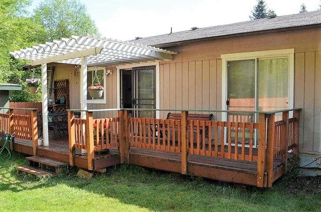 Backyard deck2 - 3235 Libby Rd NE