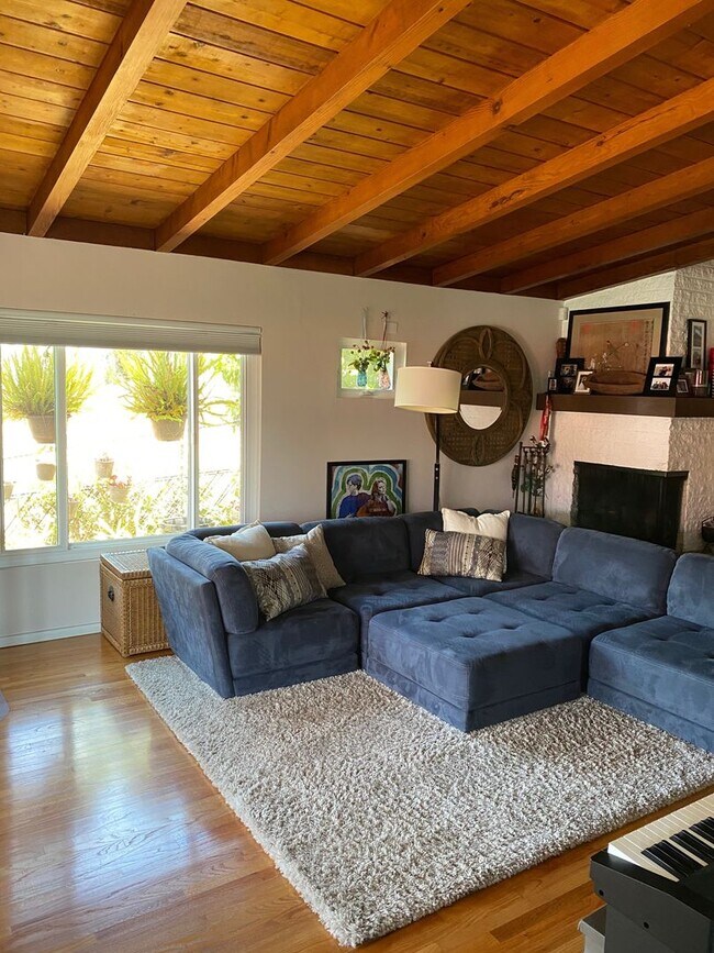 Building Photo - BEAUTIFUL TWO BEDROOM HOME STEPS FROM LA MESA VILLAGE