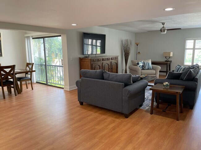 Foto del edificio - 1660 12 Oaks Way