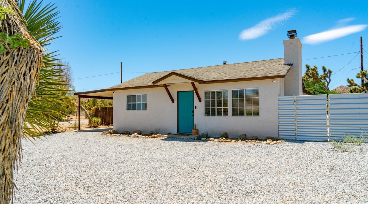 Foto principal - Fully Furnished Home in Yucca Valley