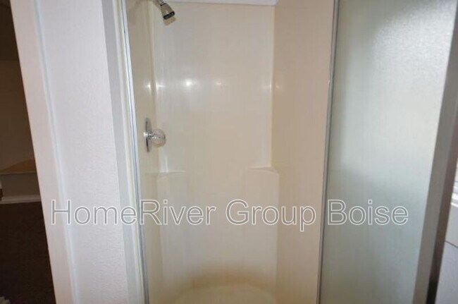 Foto del edificio - 2680 W Grover St