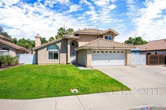 Building Photo - 32465 Skylark Dr