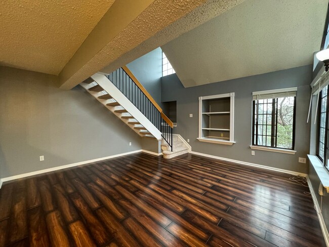 Foto del edificio - Sophisticated 2 Bed 2 Bath Condo with Loft...