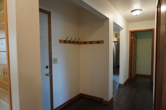 Building Photo - 1124-28 Buena Vista Dr.