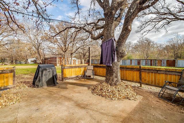Building Photo - 1809 Whispering Oaks St