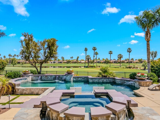 Building Photo - 49568 Vía Conquistador