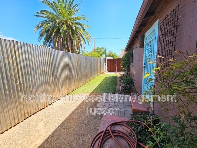 Foto del edificio - 1323 N Norton Ave