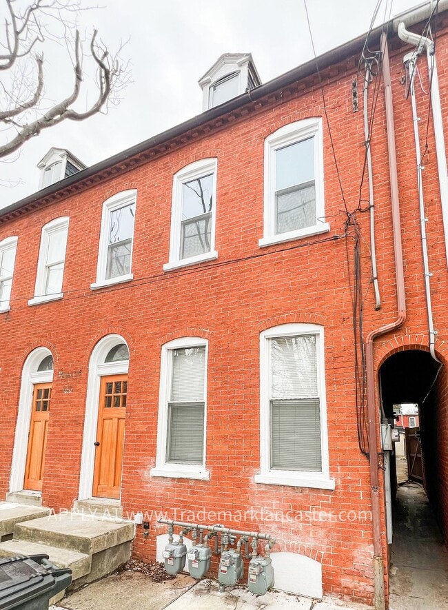 Building Photo - 432 W Lemon St