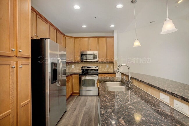 Building Photo - 24676 Hutchinson Farm Dr