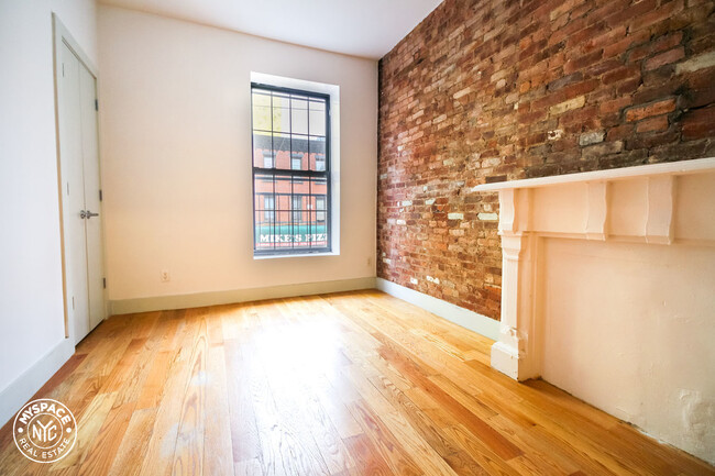 Building Photo - 892 Myrtle Ave