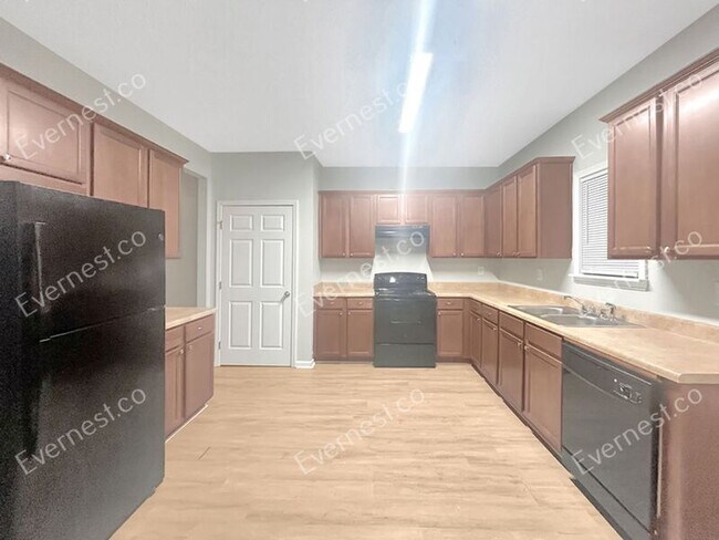 Foto del edificio - 3404 Summer Brooke Way