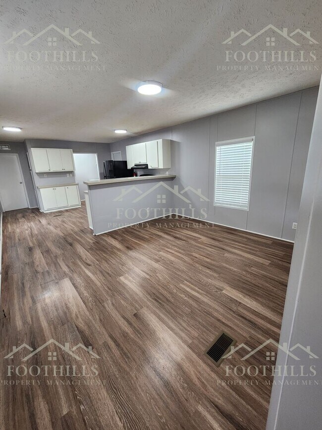 Building Photo - 3 Bedroom Mobile Home in Anderson – Freshl...