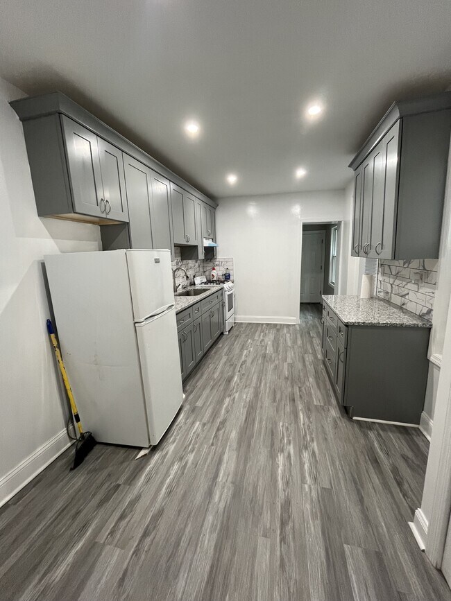 Building Photo - 1006 Potter St