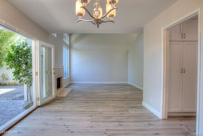 Building Photo - 3 br, 2.5 bath House - 3 Rollins Pl