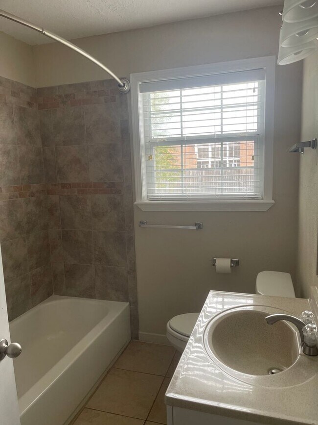 Foto del edificio - 929 Ashland Dr