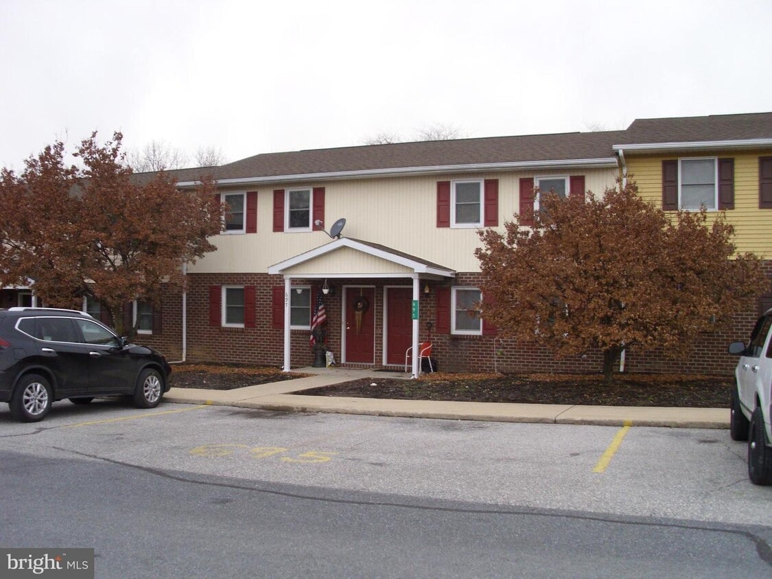 Building Photo - 695 Center Drive