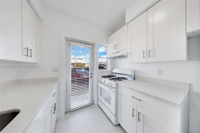 Foto del edificio - 6930 Rue Versailles Dr