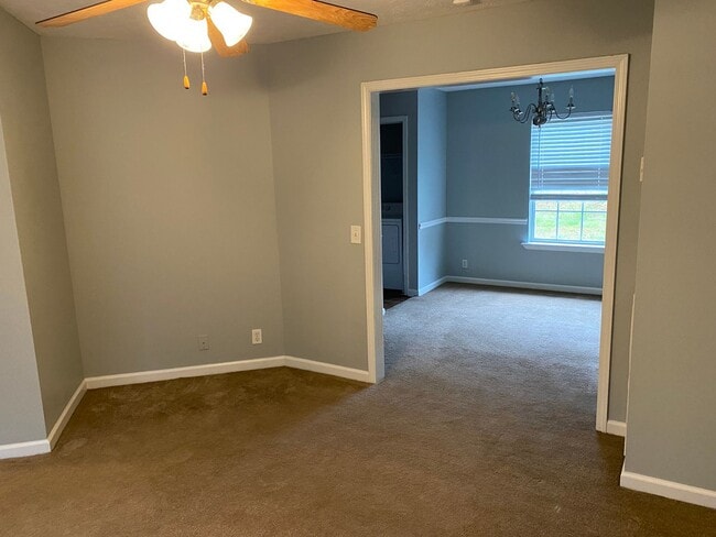 Building Photo - Great Home in Lake Forest! Coming Soon!