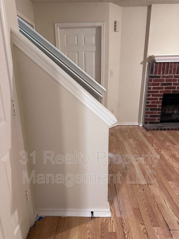 Foto del edificio - 912 Fairbanks Cir