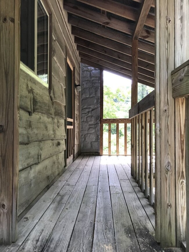 323 Tarleton Cir Unit 1, Boone, NC 28607 Room for Rent in Boone, NC