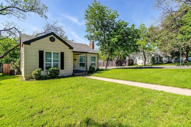 Building Photo - 4137 Curzon Ave