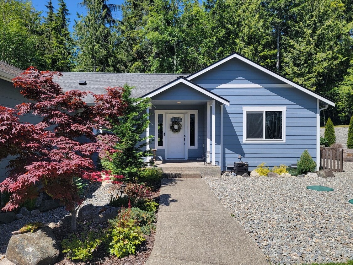 Primary Photo - Spacious Home with Fenced Yard and Parking...