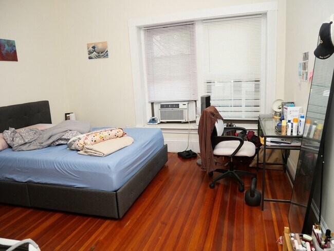 Foto del edificio - 1396 Beacon St