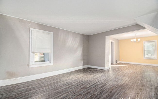 Building Photo - 778 Eleanor St NE