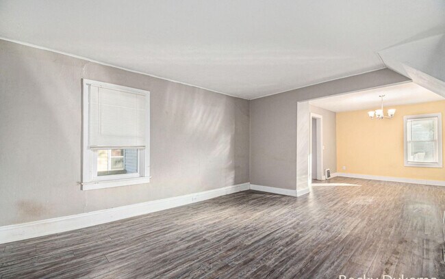 Foto del edificio - 778 Eleanor St NE