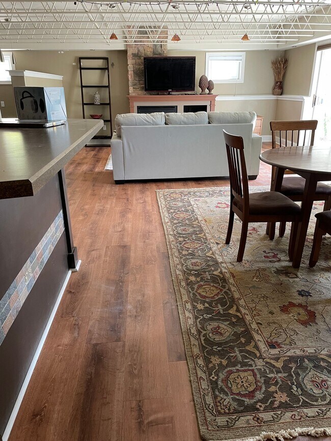 Foto del edificio - 421 Senter Dr