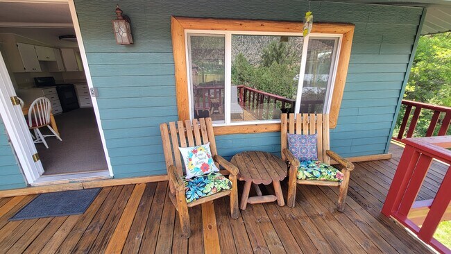 Foto del edificio - 719 Red Mountain Dr