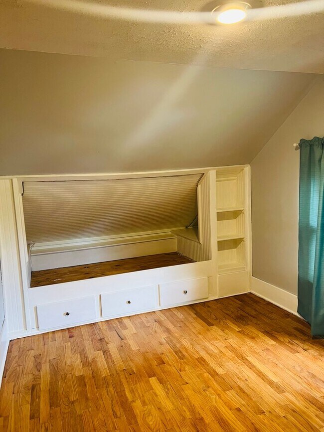 Building Photo - Discover Timeless Charm: Enchanting Historic Home in a Picturesque Small Town