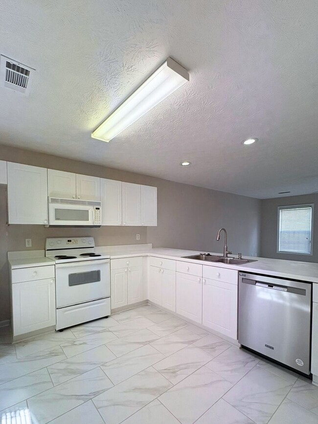 Photo - Donahue Crossing Condominiums #1409