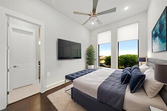 Building Photo - 2401 Crawford St