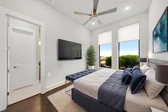 Building Photo - 2401 Crawford St