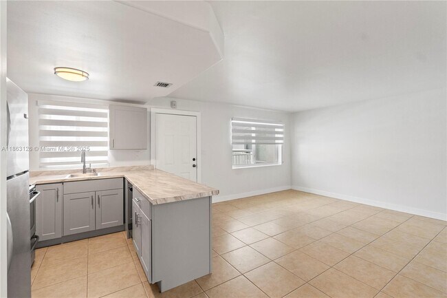 Foto del edificio - 3101 SW 27th Ave