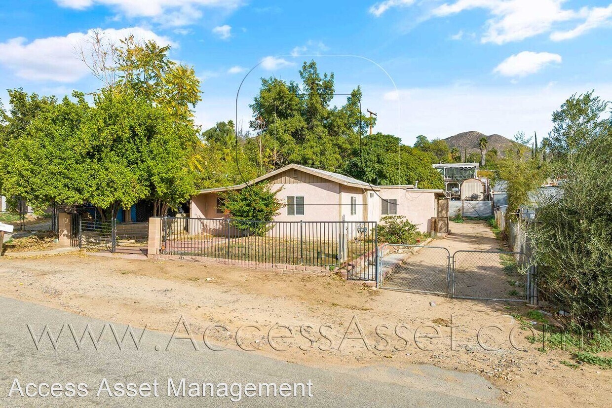 Primary Photo - 3 br, 1 bath House - 32860 Wildomar Rd