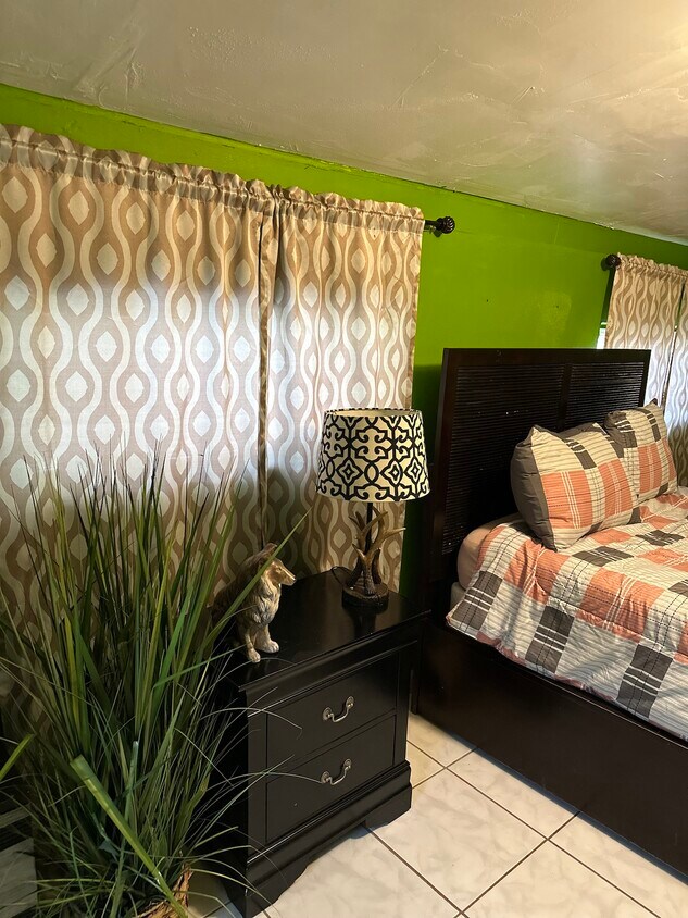 Foto del edificio - 18813 NW 32nd Ave