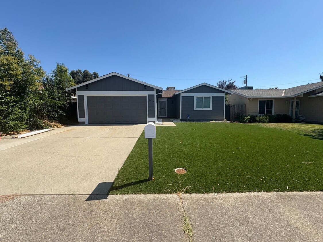 Foto principal - Remodeled 3bed/2bathroom home in West Sac