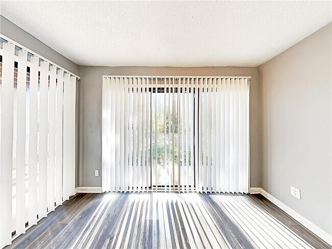 Building Photo - 3575 Oakvale Rd