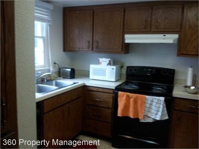 Building Photo - 1160 SW Harrier Cir