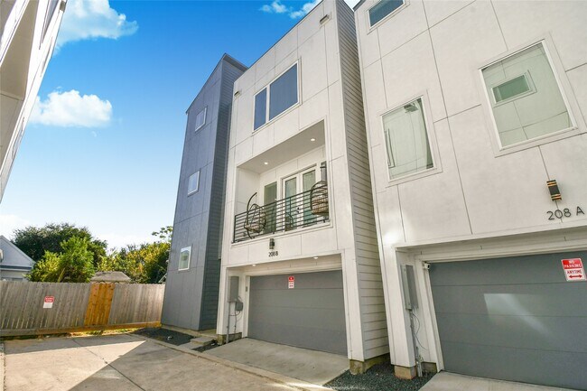 Building Photo - 208 N York St