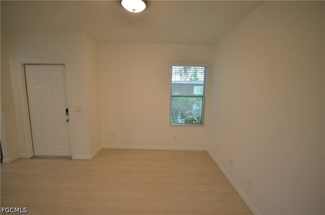 Foto del edificio - 3303 Armstrong Ct