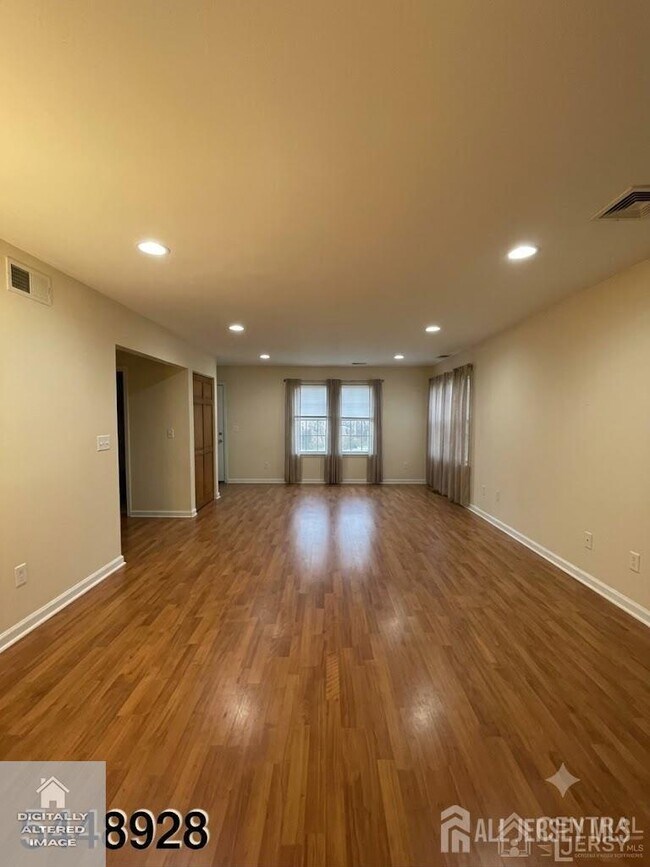 Building Photo - 156 Pennsylvania Way