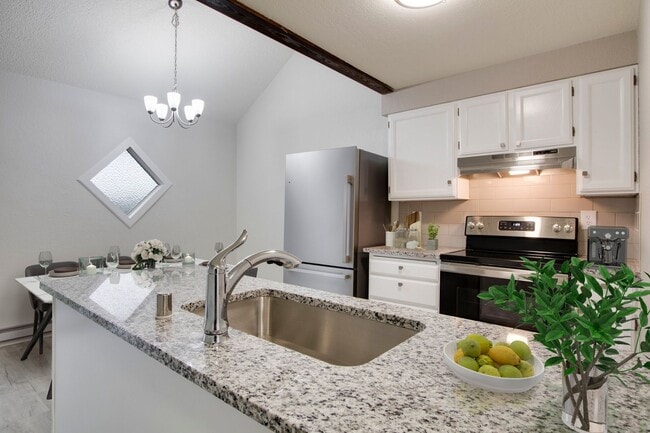Building Photo - Crestline Triplex