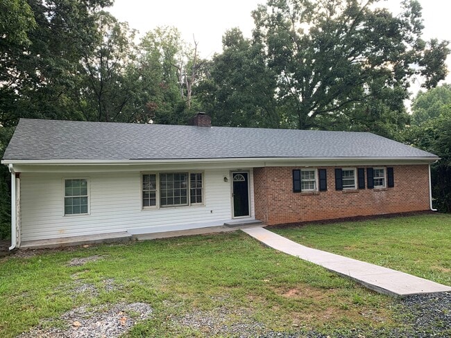 Building Photo - 257 Dixie Airport Rd