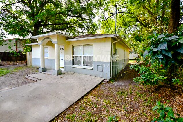 Building Photo - Sparkle into 2024! 3BED 2BATH – Apply Now ...