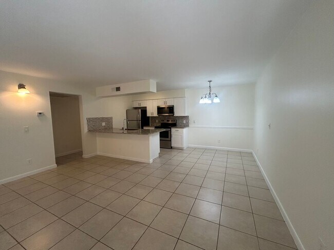 Foto del edificio - 5305 Summerlin Rd