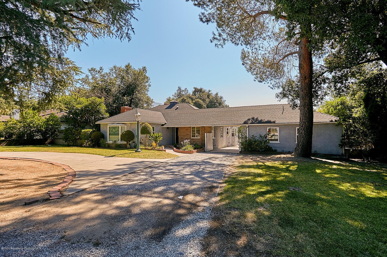 Primary Photo - 4640 Gould Ave