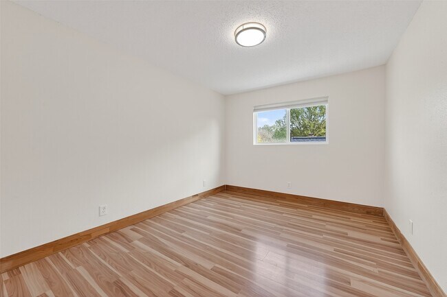 Foto del edificio - 16117 Singapore Ln